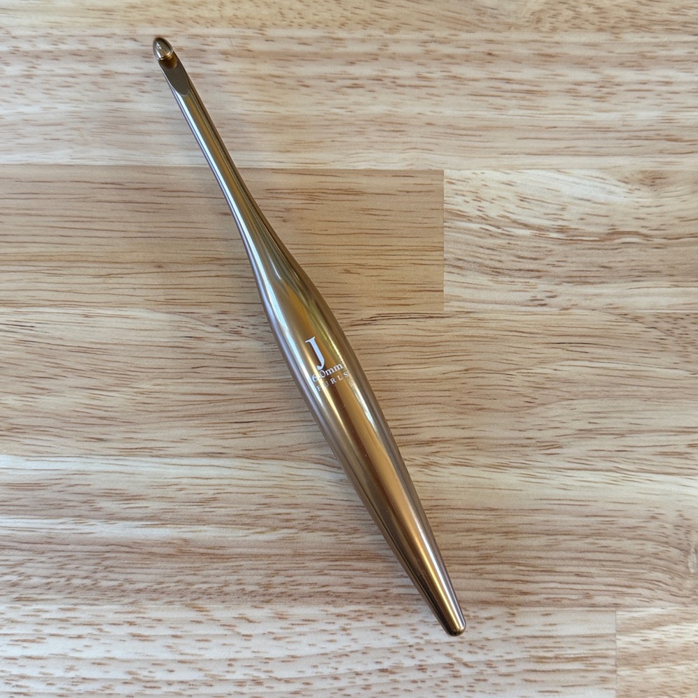 Furls Limited Edition Bronze Streamline Metal Crochet Hook - Size J (6.0 mm)